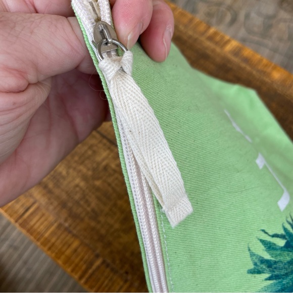 SoHa Living Hawaii green Aloha cosmetic zipper bag NWT - Picture 7 of 8